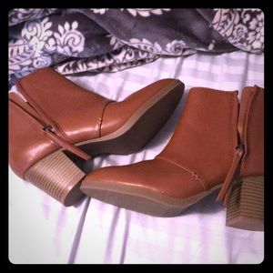 NWOT !!Old navy brown leather booties NWOT!!!
